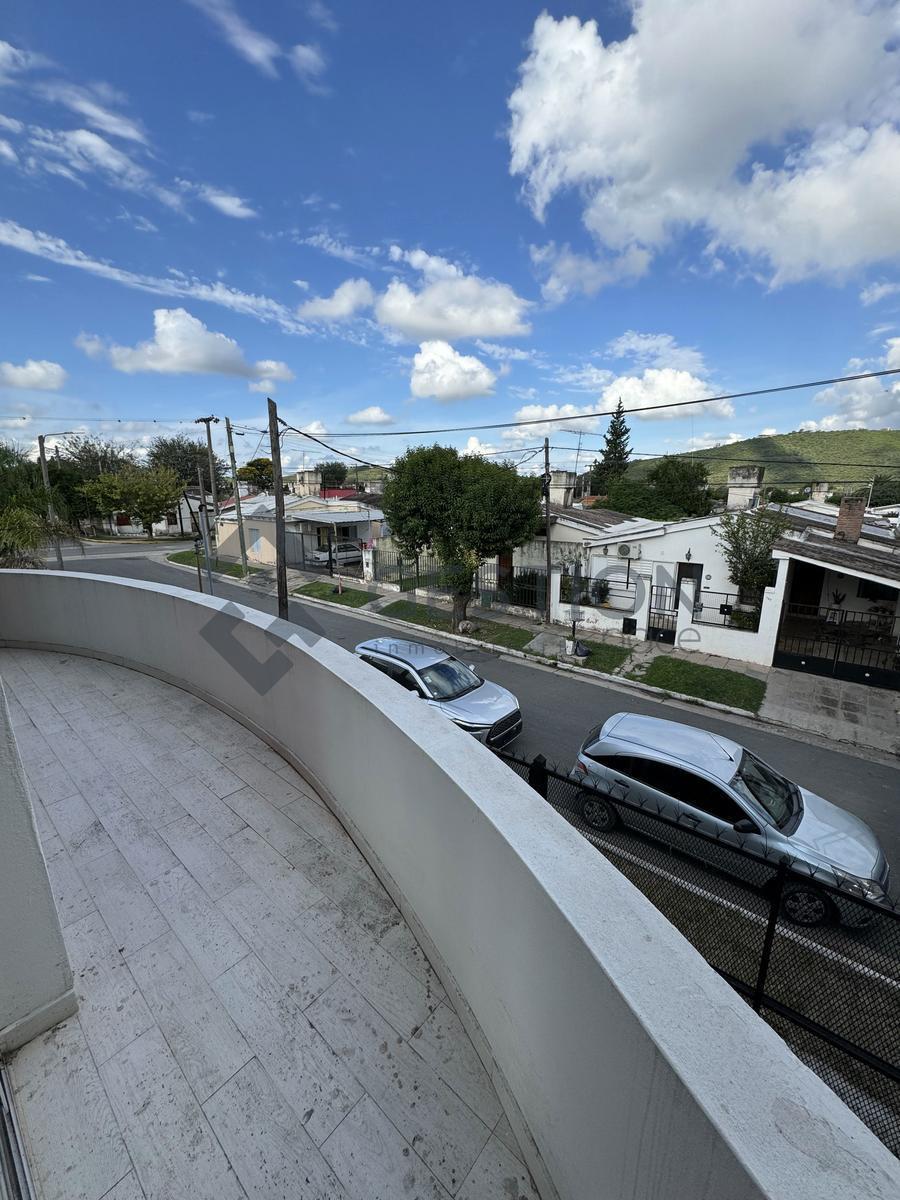 Casa en Venta en La Calera - Opciónal Se Vende Galpón 2