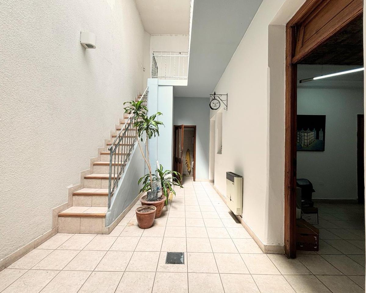 Casa / Oficina en Alberdi, 5 Privados 4