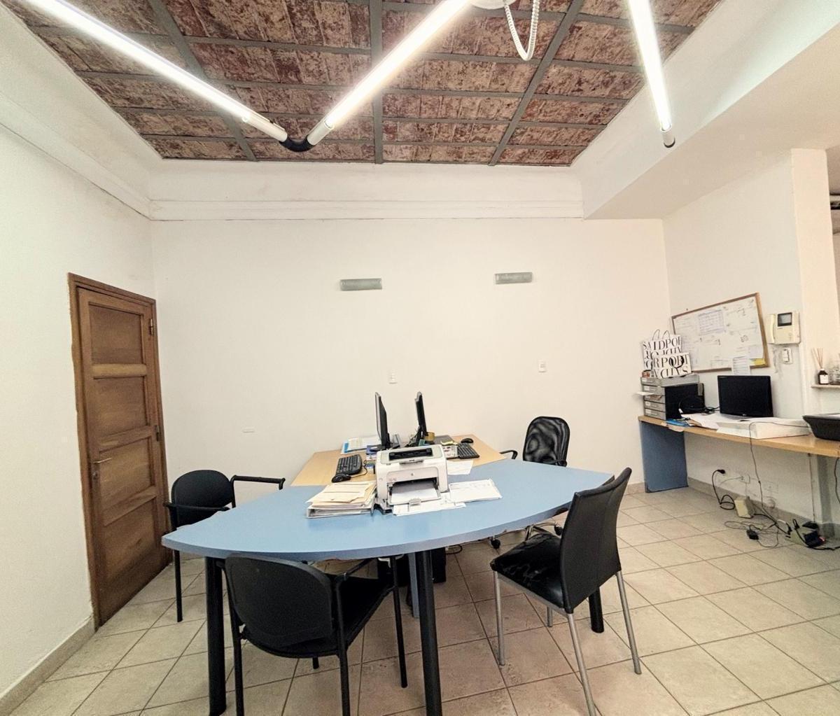 Casa / Oficina en Alberdi, 5 Privados 1