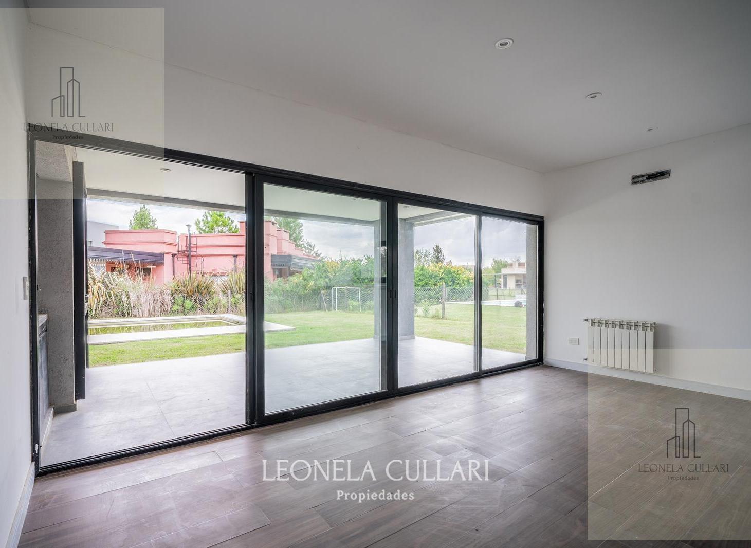 Foto de Venta - Casa - Barrio Santo Domingo - Canning / San Vicente, imagen 2