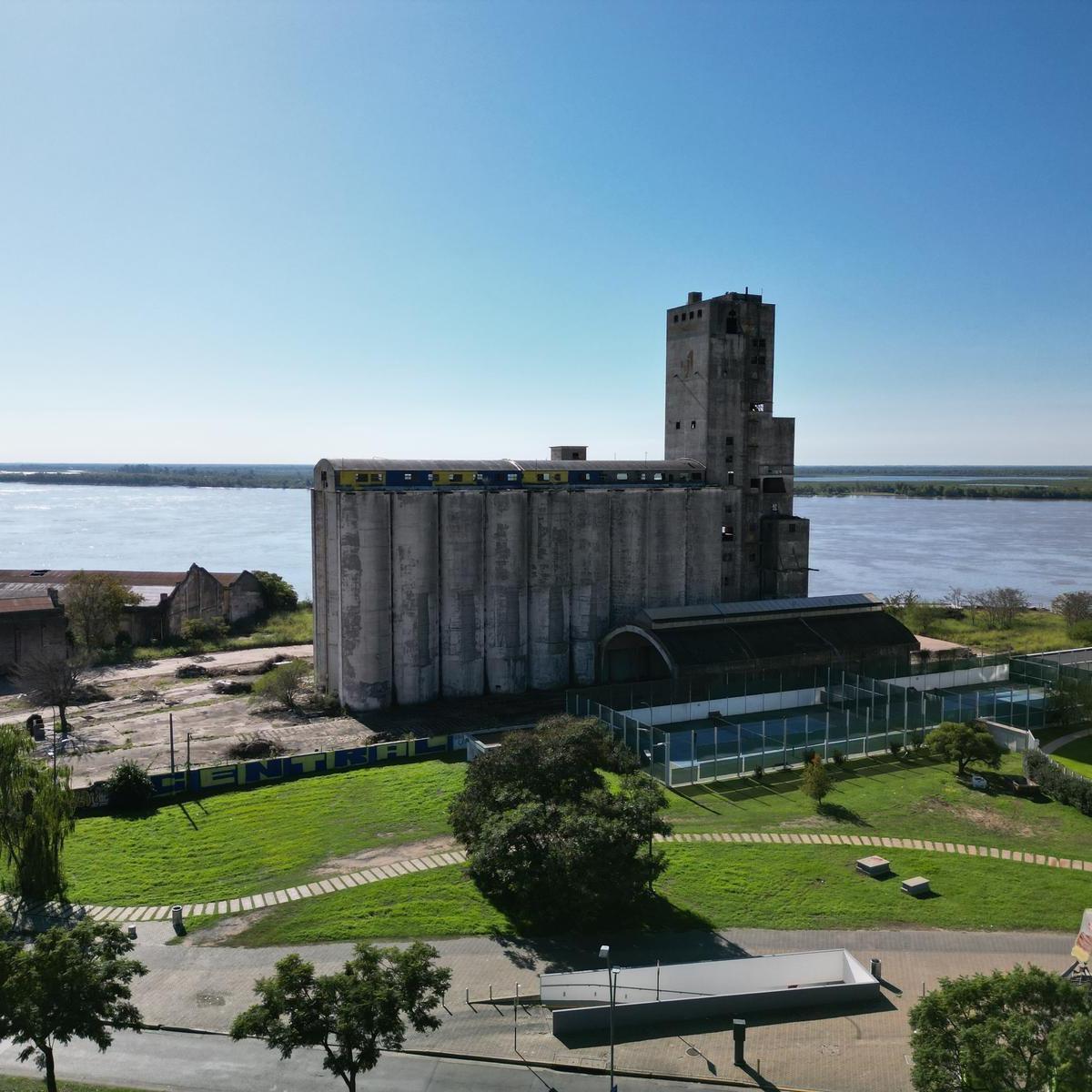 Terreno en Puerto Norte con Doble Salida Vista Al Río 2