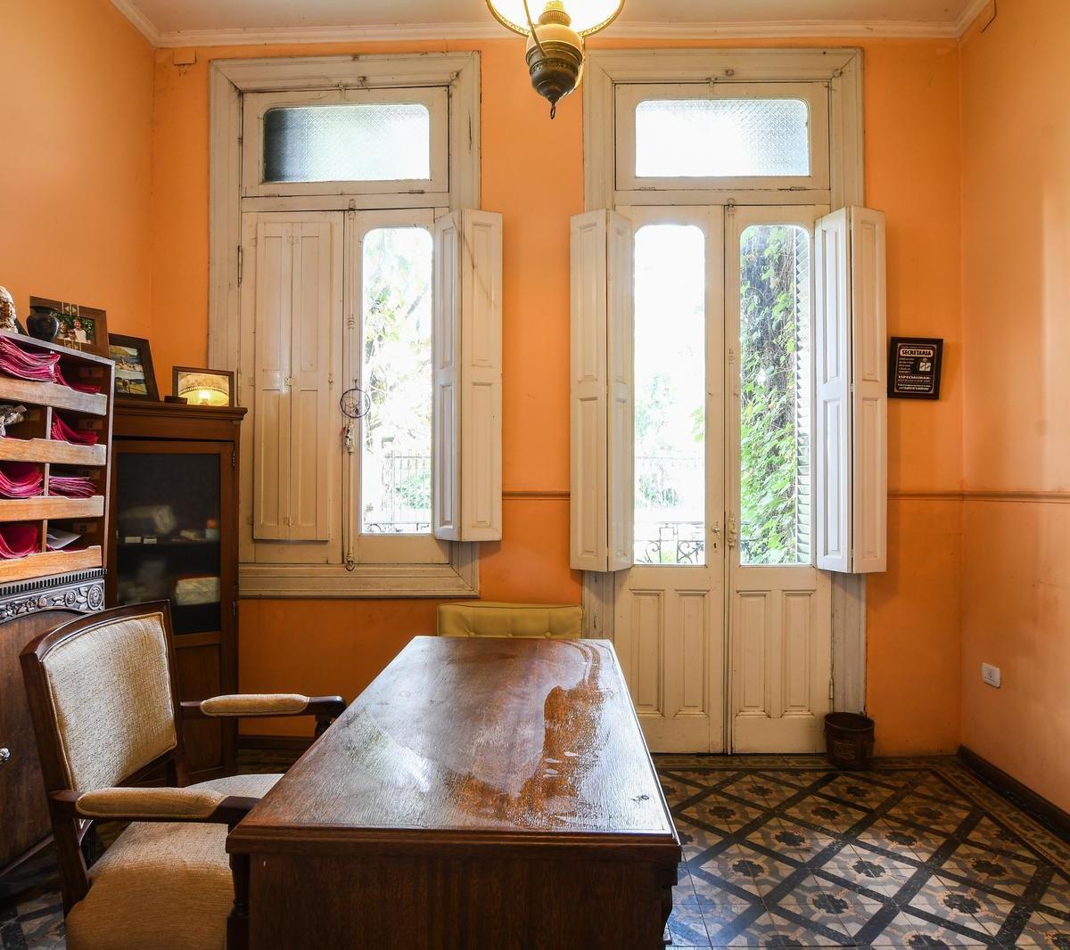 Castillo en Venta 5 Dorm. en Roldan 2