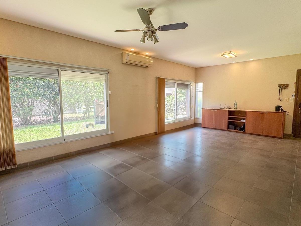 Casa en Venta o Alquiler en Funes Hills Miraflores 3 Dorm. 5