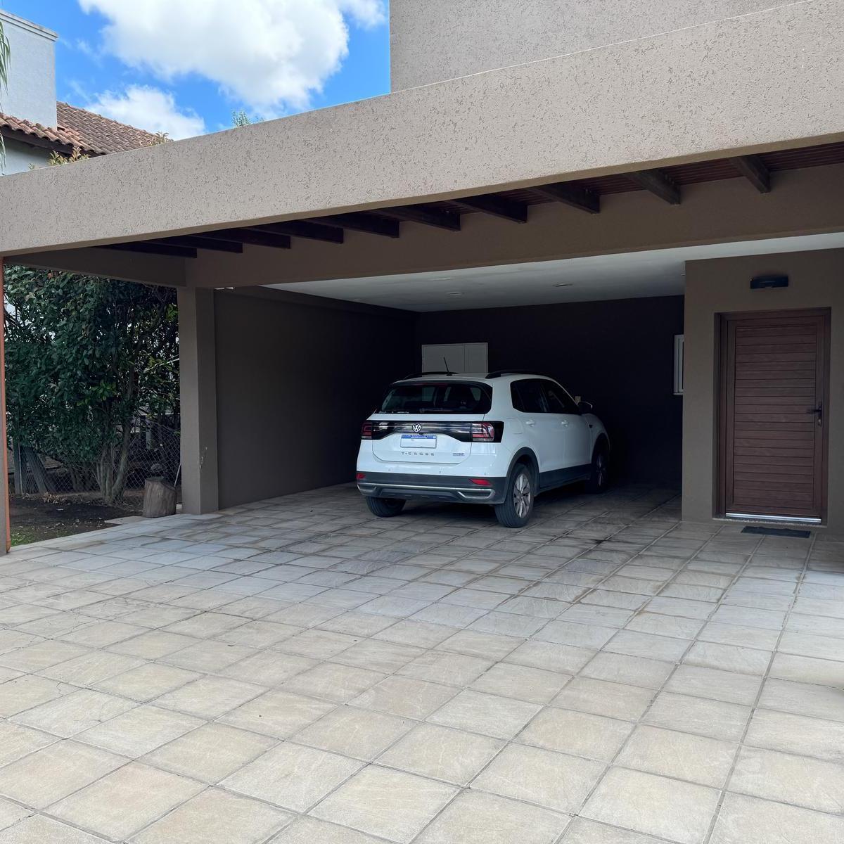 Casa en Venta o Alquiler en Funes Hills Miraflores 3 Dorm. 2