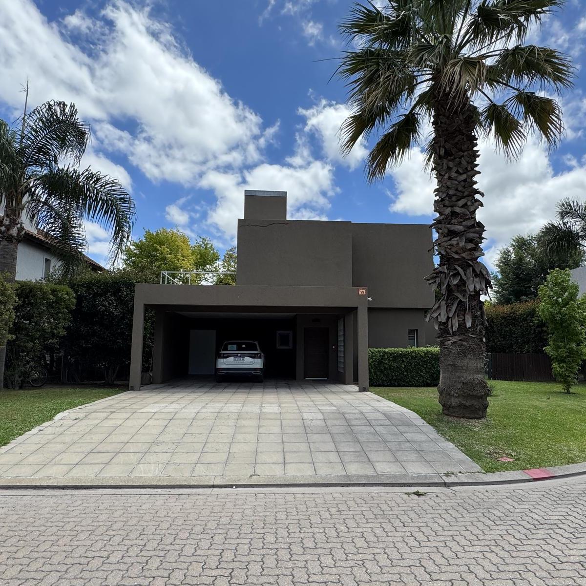 Casa en Venta o Alquiler en Funes Hills Miraflores 3 Dorm. 1