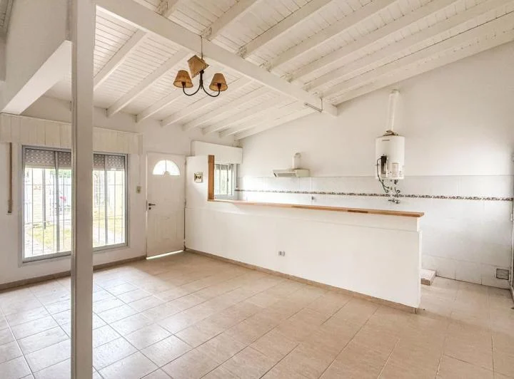 Casa en venta en pleno centro de Roldán 5