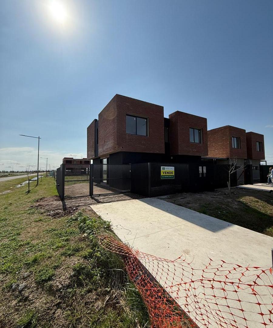 Duplex en Venta de 2 dormitorios en Paseo del Norte, Funes