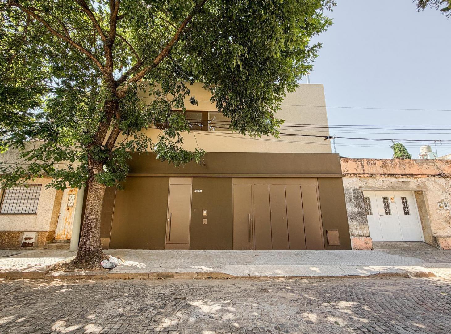 Casa en venta 4 dormitorios con cochera, quincho, jardín y pileta en Rosario