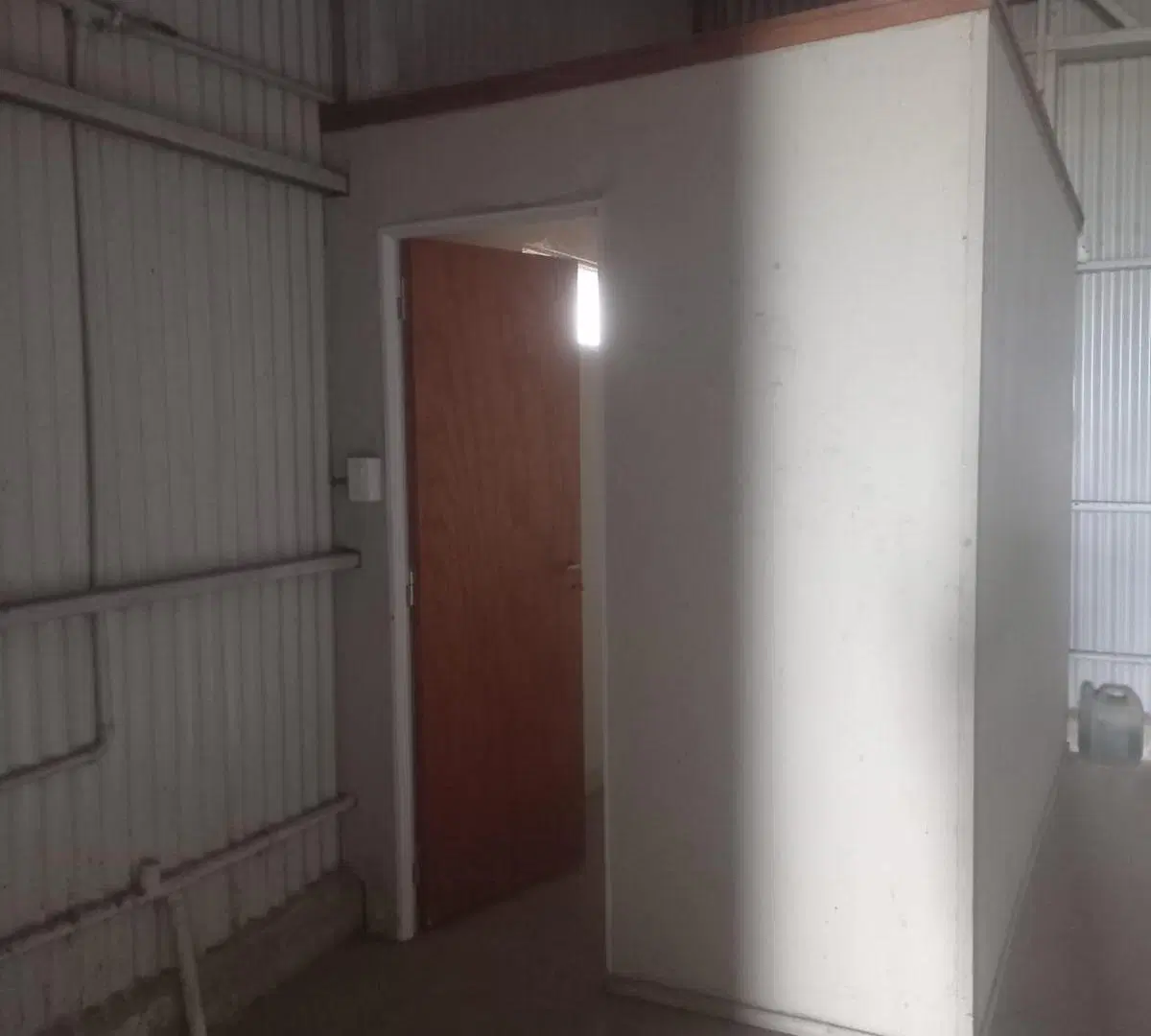 Galpón en alquiler sobre A012 240m2 - Roldán 2