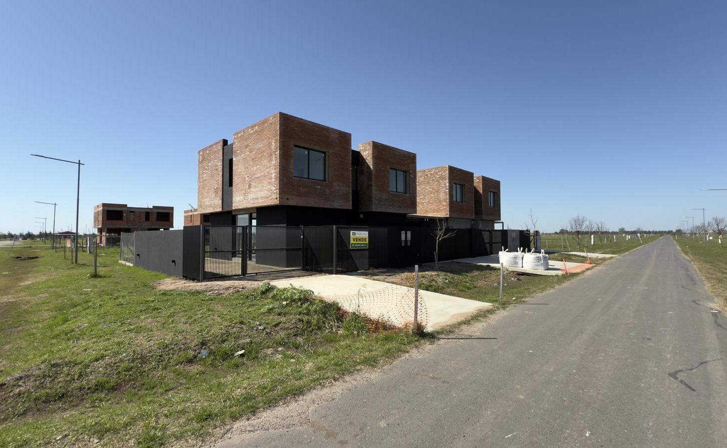 Duplex en venta de dos dormitorios en Paseo del Norte, Funes