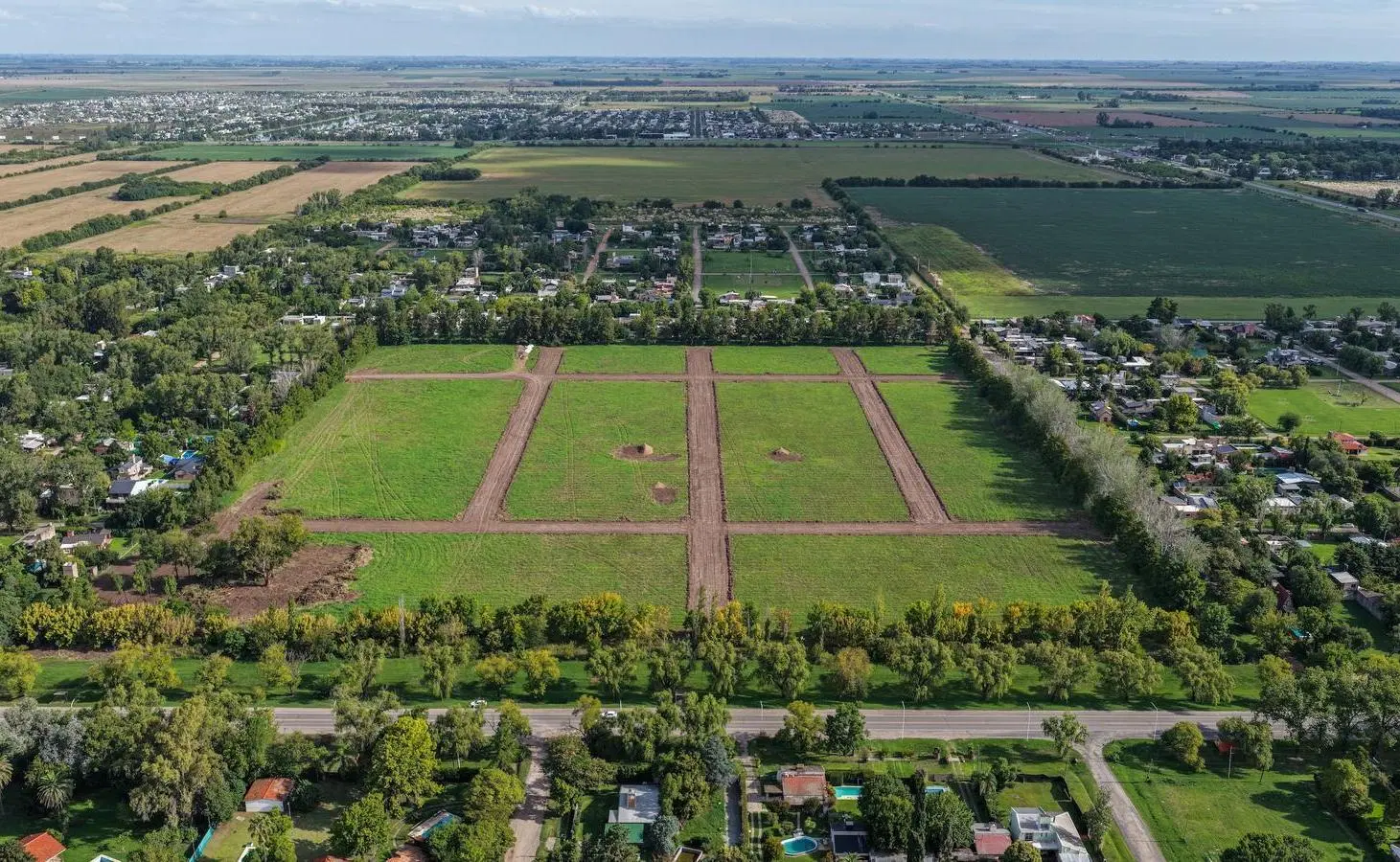 Lote comercial en Venta en Distrito Roldán Barrio Abierto con todos los servicios sobre ruta 9 8