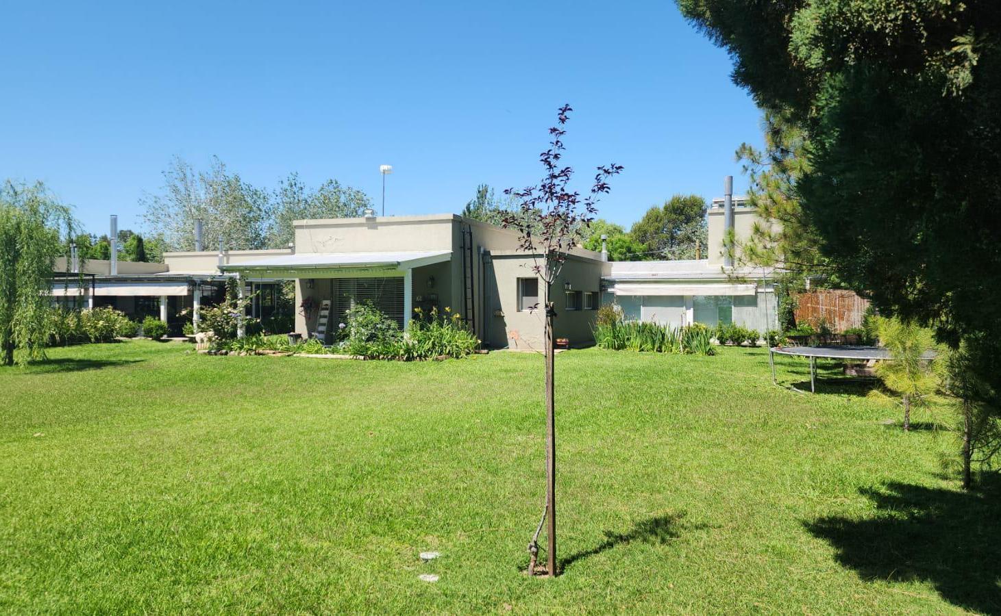 Casa en venta de 4 dormitorios con pileta en Chacra Los Raigales, Roldan