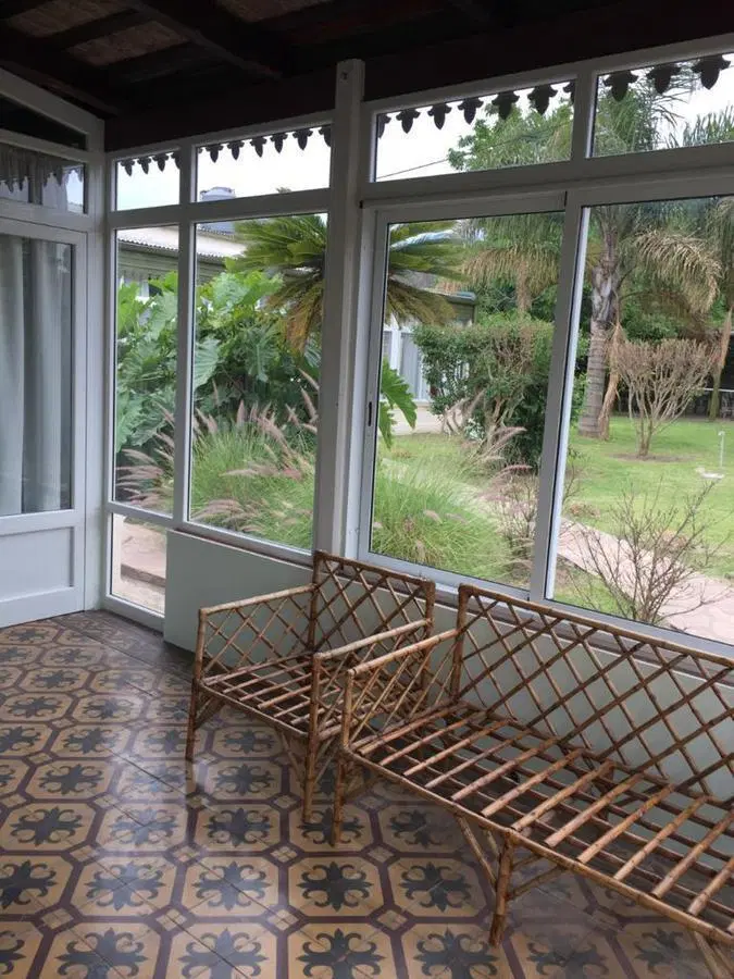 Casa en venta de 6 dormitorios apto institucional en barrio America, Roldan 3