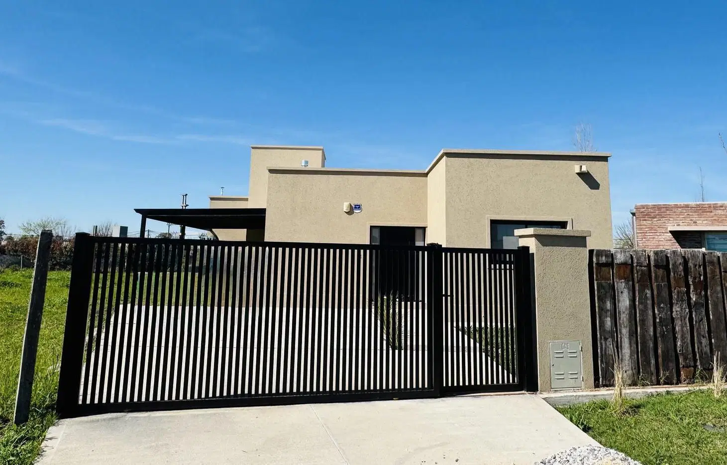 Casa en venta de 2 dormitorios a estrenar con pileta barrio Las Tardes, Roldán 2