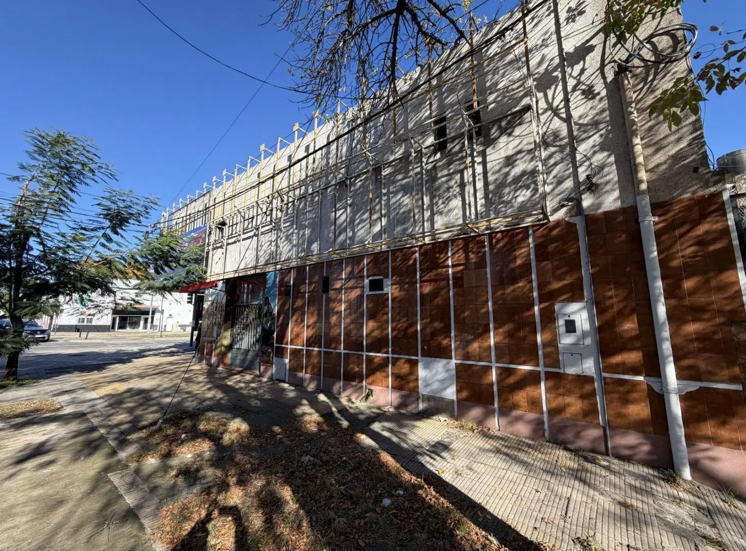 Local comercial en venta y alquiler en esquina Av. 27 de Febrero y Vera Mujica, Rosario 3