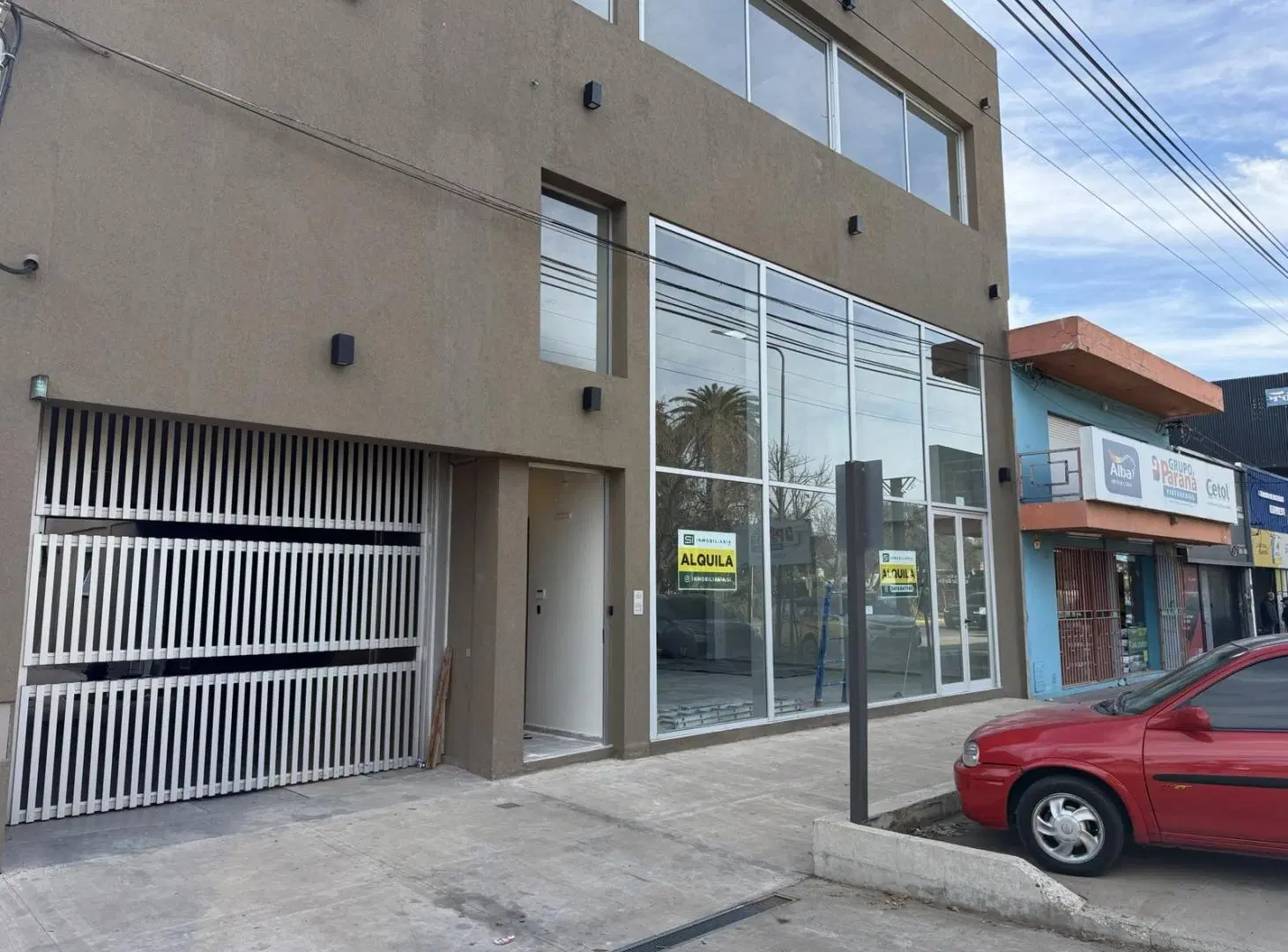 Amplio local en alquiler sobre ruta 9 entre H. Irigoyen y Moreno, Funes 5