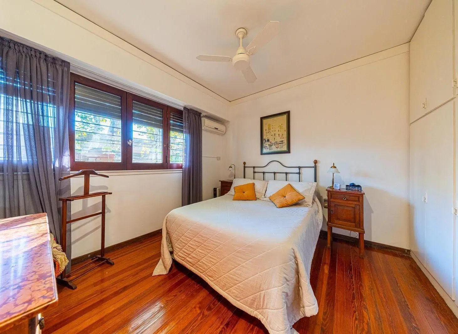 Casa en venta de 4 dormitorios con parrilla y pileta en Rosario 3