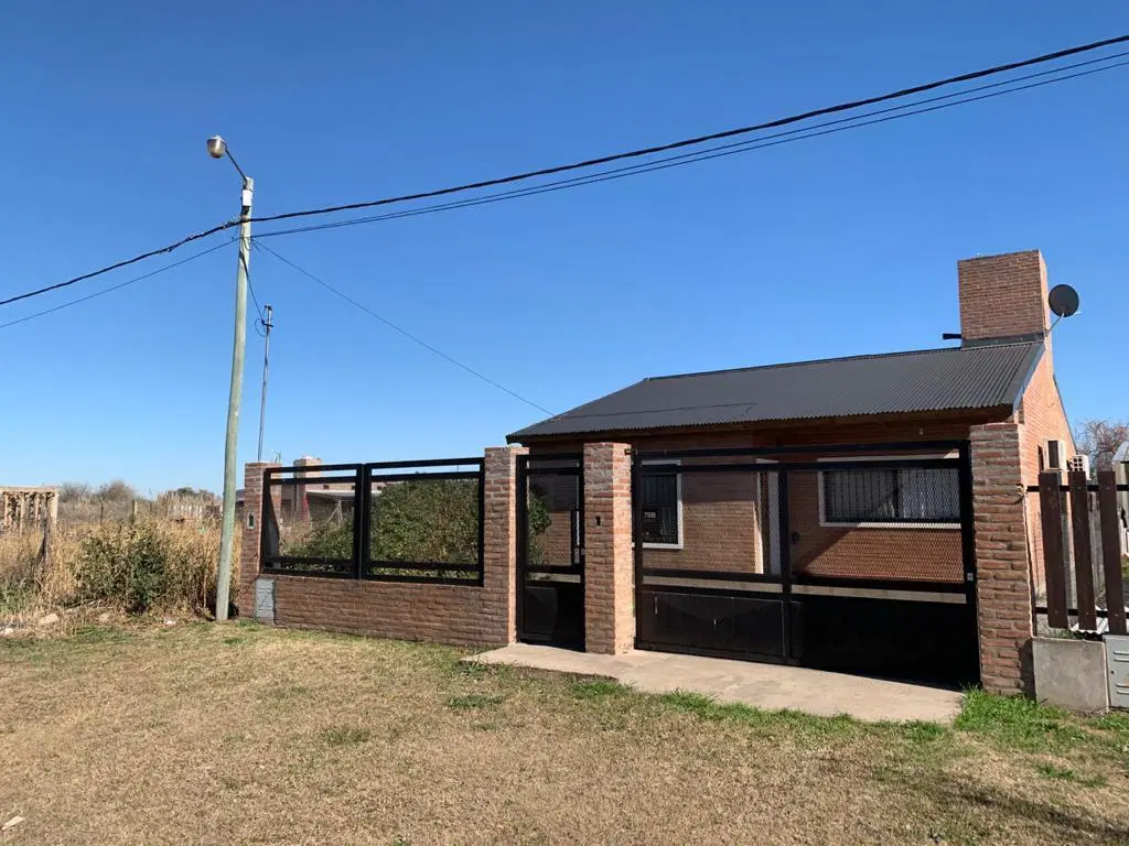 Casa en alquiler 2 dormitorios en Roldán 1