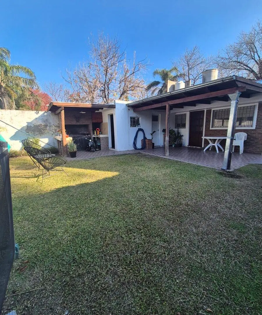 Casa en alquiler de 2 dormitorios con pileta en Funes 1