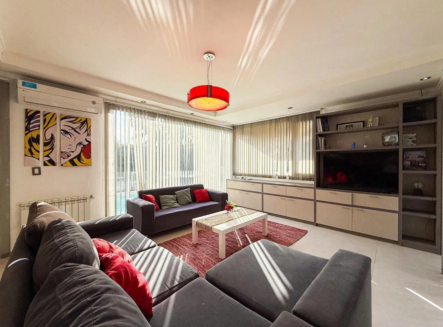 Casa en venta de 4 dormitorios con pileta en Funes Hills Miraflores 3