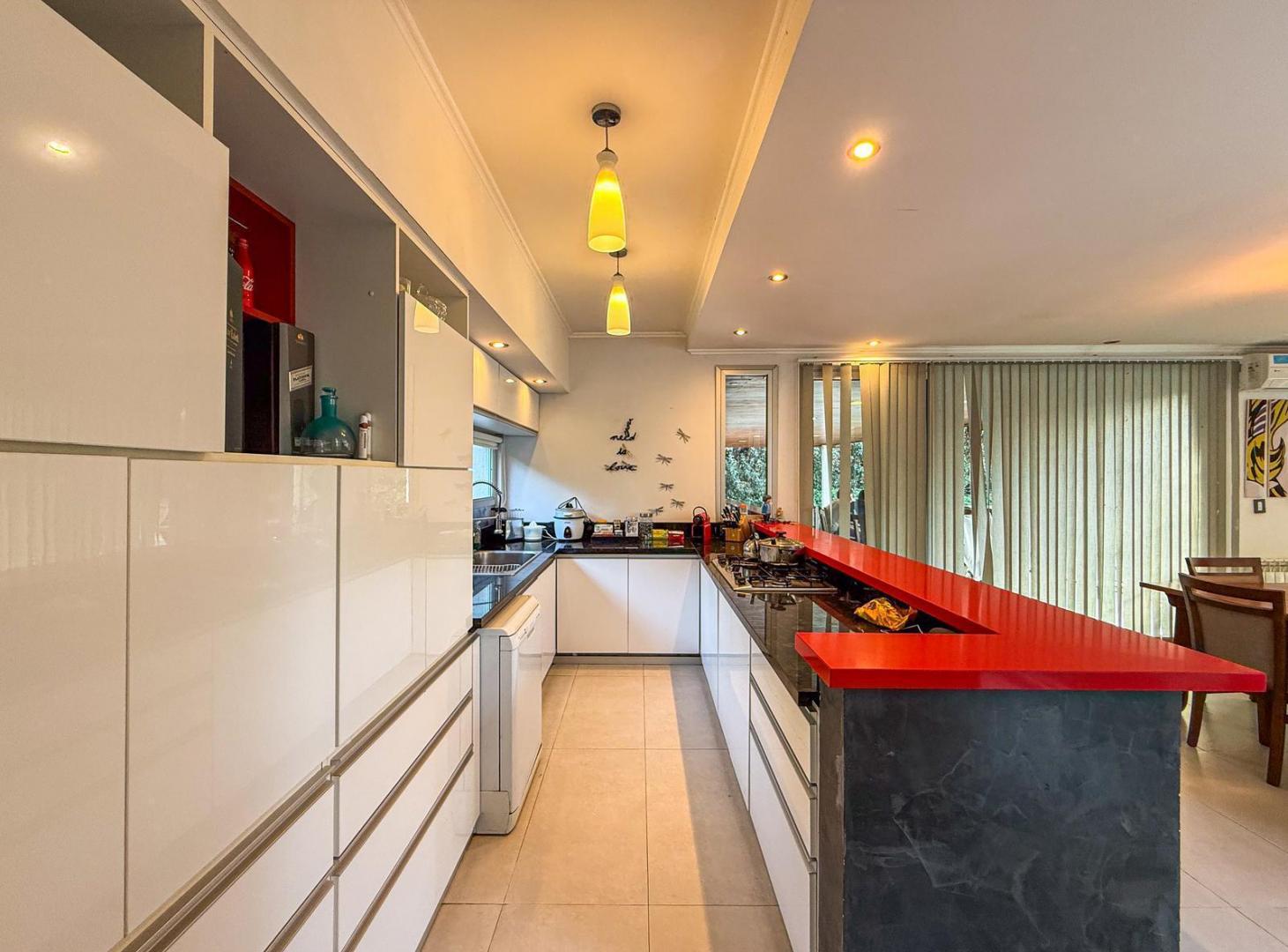 Foto de Casa en venta de 4 dormitorios con pileta en Funes Hills Miraflores, imagen 4