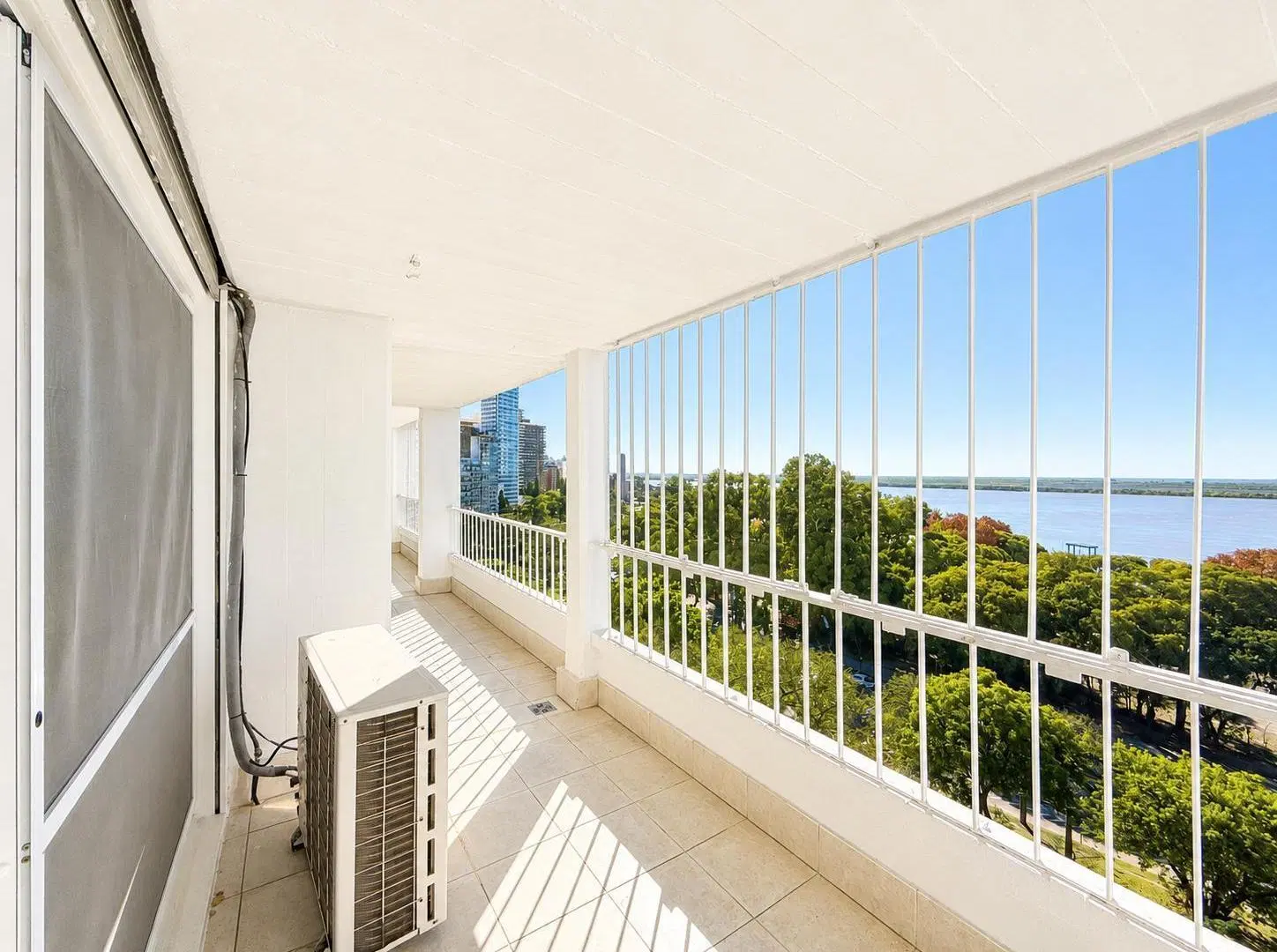 VENTA EXCLUSIVO DEPARTAMENTO DE 3 DORMITORIOS CON COCHERA Y BAULERA EN BARRIO MARTIN 8