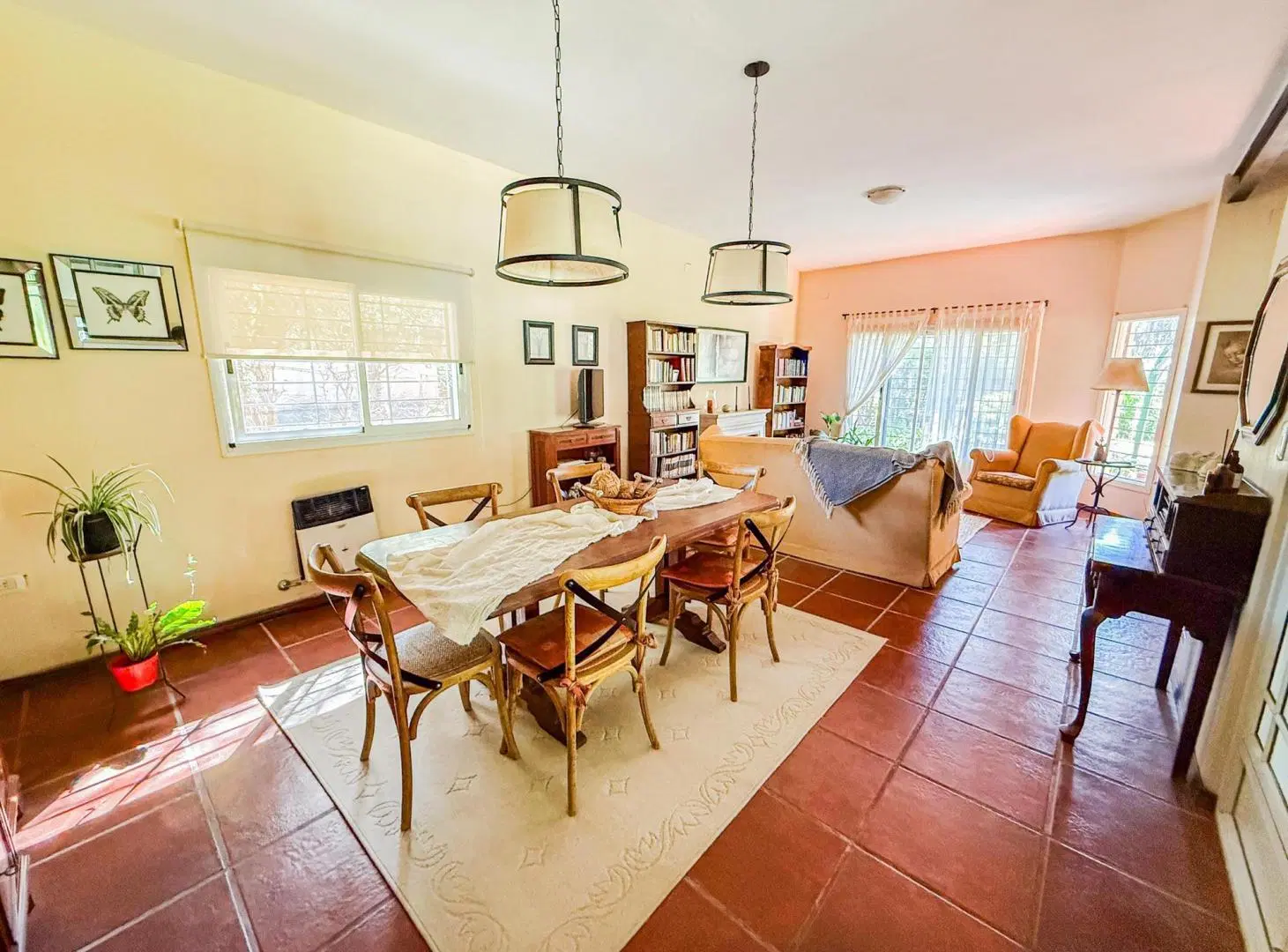 Casa en venta 3 dormitorios sobre lote de 850m2 en Funes 1