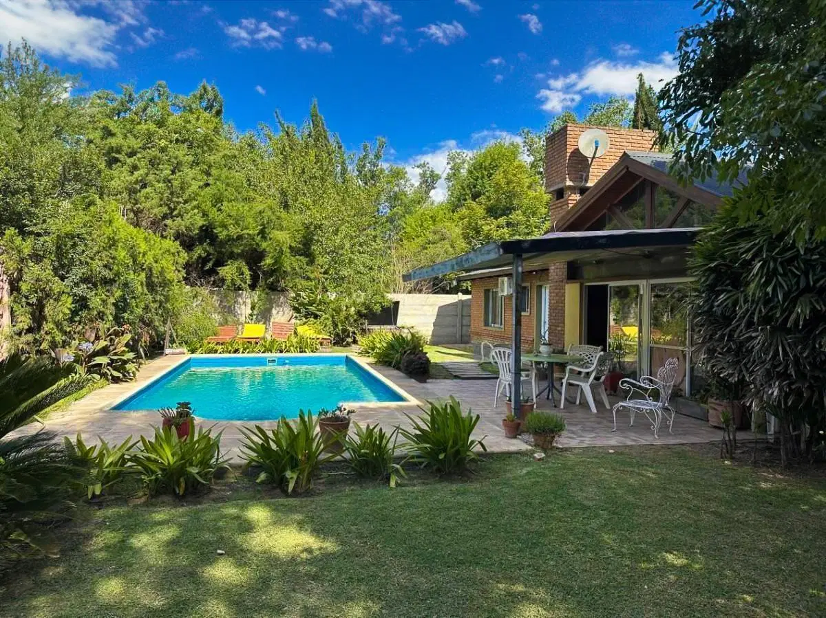 Casa en venta 2 dormitorios con pileta en Roldán loteo Santa Teresa 8