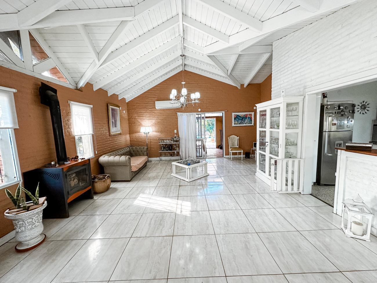 Foto de Casa en venta 2 dormitorios con pileta en Roldán loteo Santa Teresa, imagen 1
