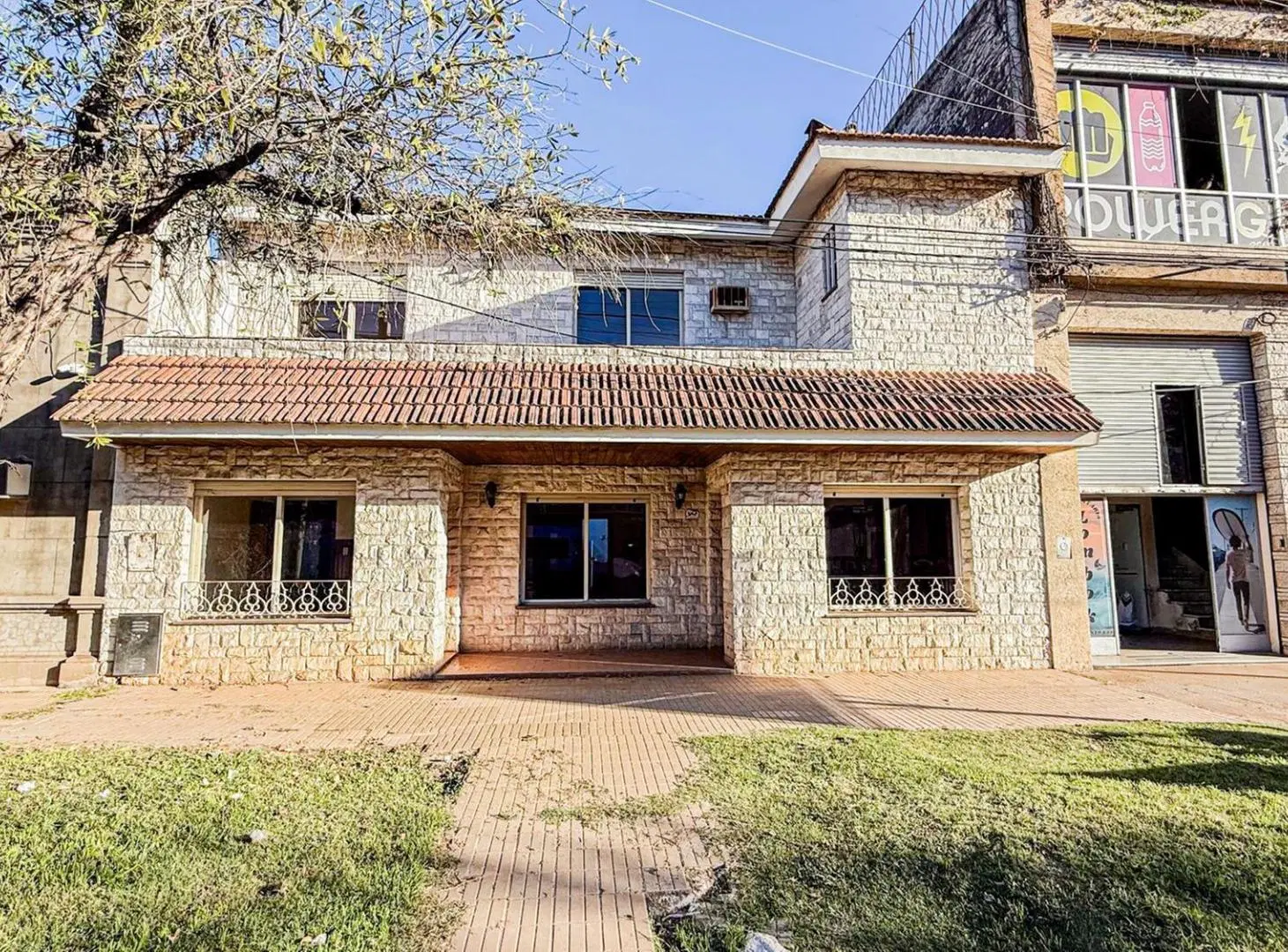 Casa 4 dormitorios en venta en Roldan centro frente al banco nacion 8