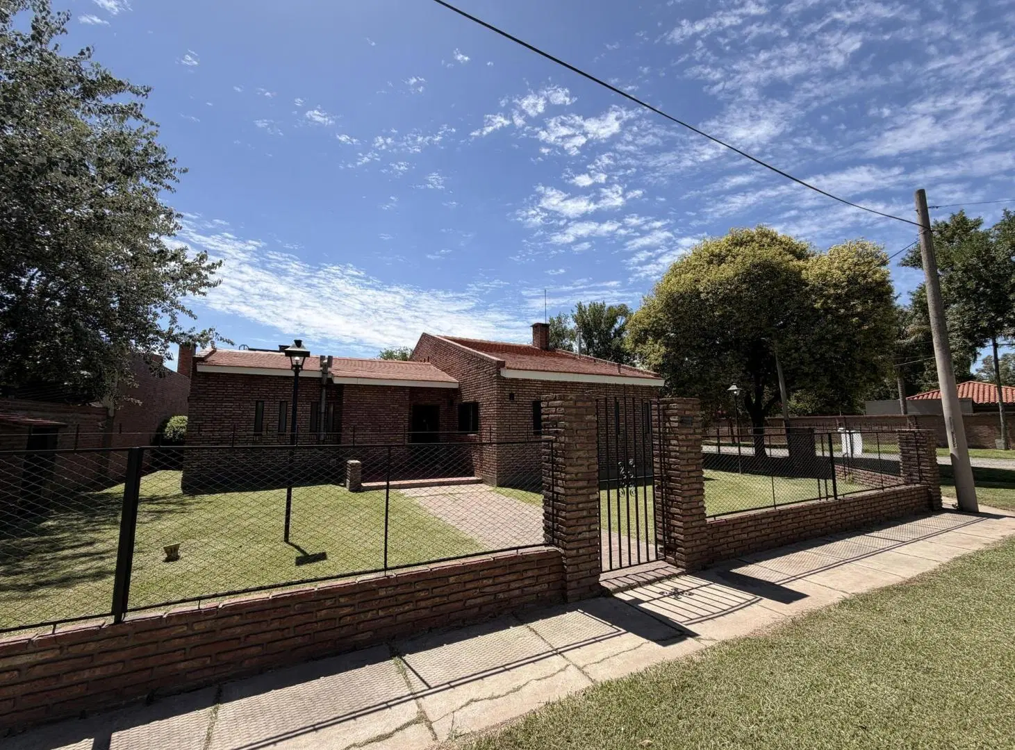 Casa en venta 2 dormitorios con pileta en Barrio Los Troncos, Funes 4
