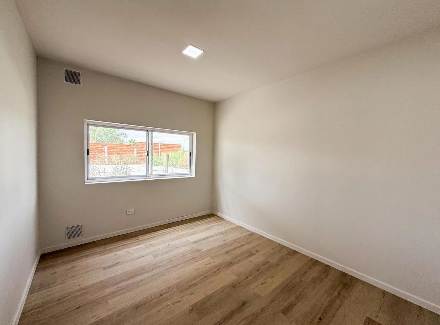 Casa en venta de 2 dormitorios y pileta en Funes Town 5