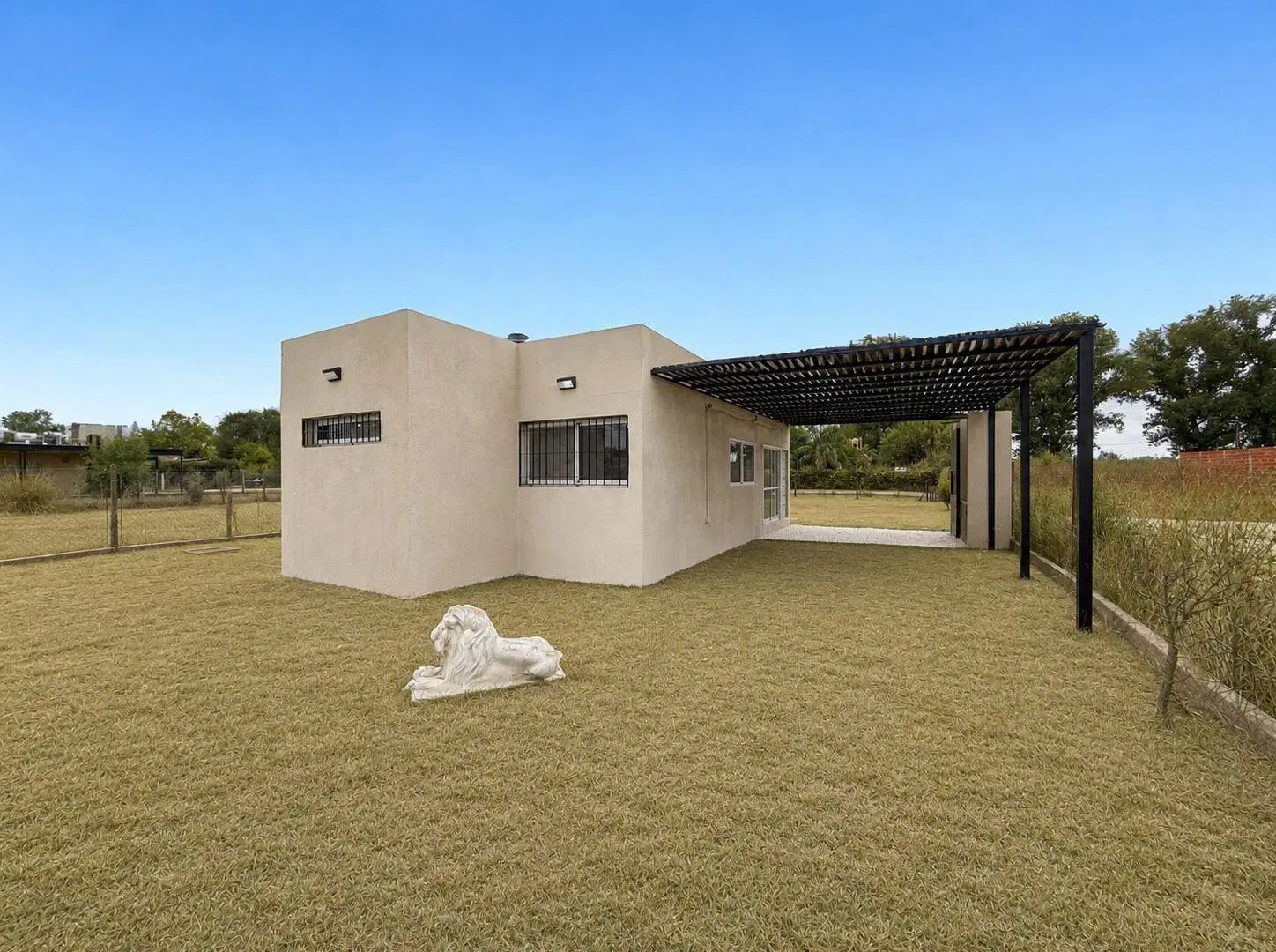 Casa en venta de 2 dormitorios y pileta en Funes Town 2