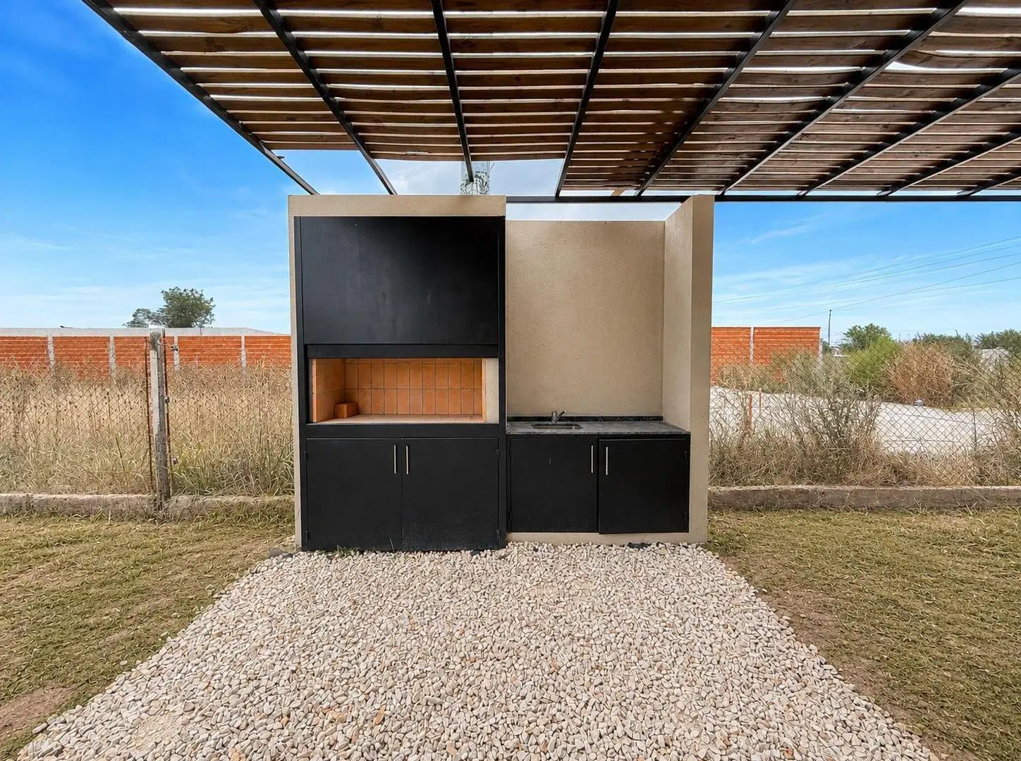Casa en venta de 2 dormitorios y pileta en Funes Town 4