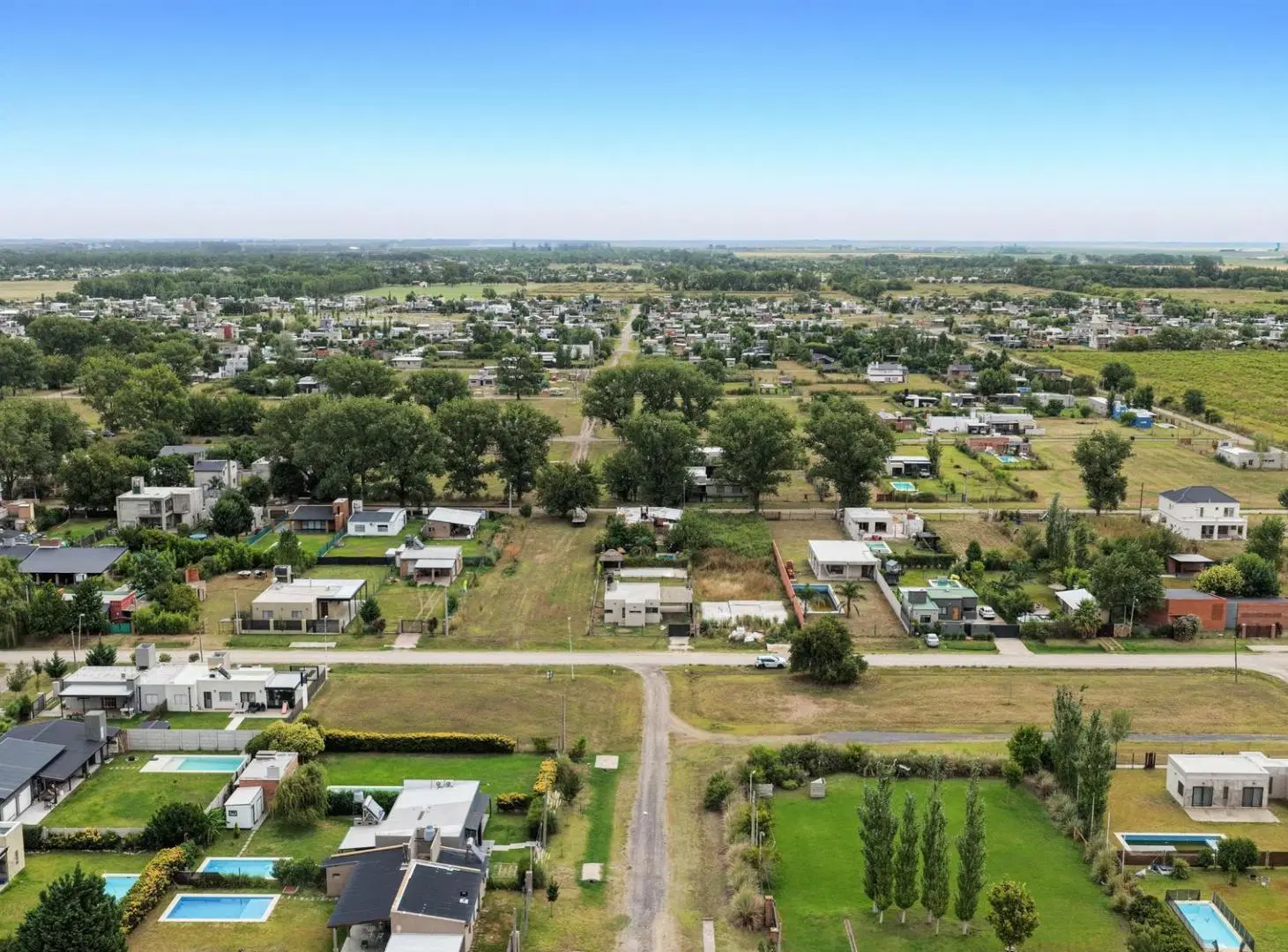 Casa en venta de 2 dormitorios y pileta en Funes Town 1