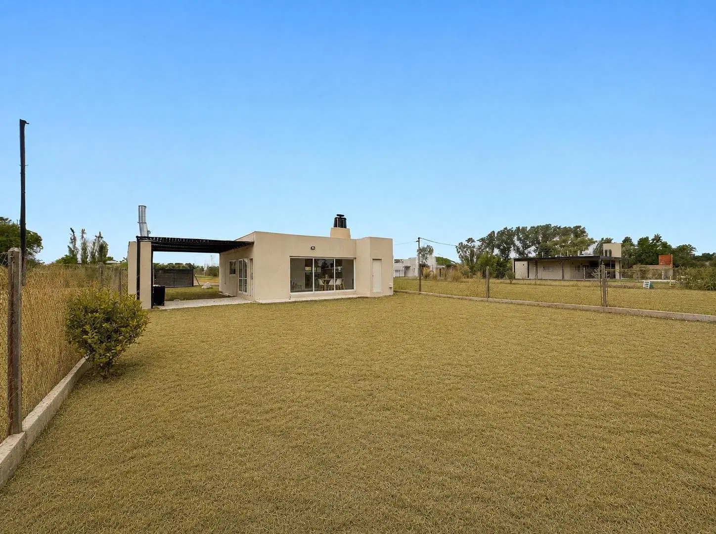 Casa en venta de 2 dormitorios y pileta en Funes Town 3