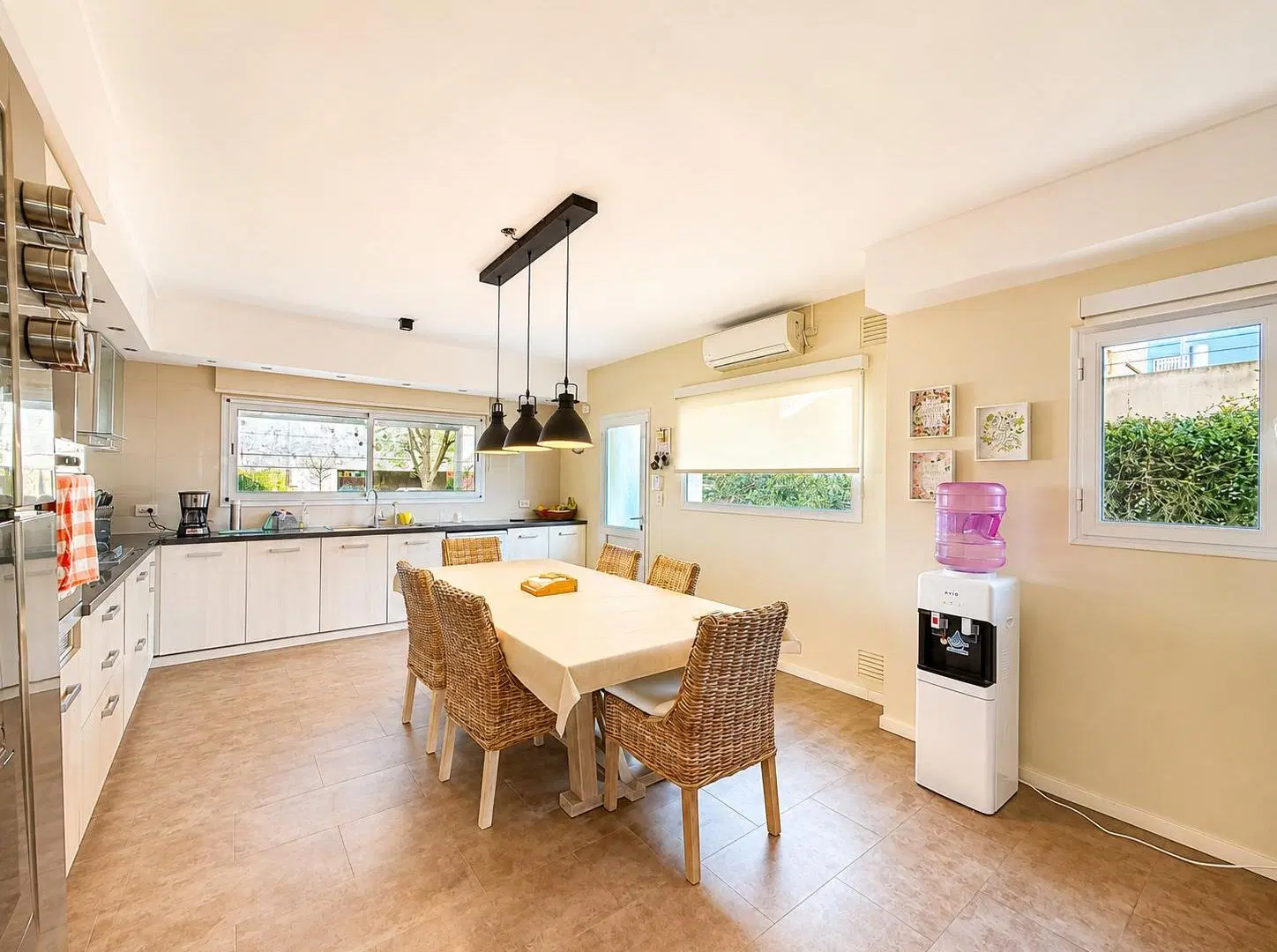 Casa de 269 m² con 4 dormitorios en venta y alquiler en San Sebastián 5