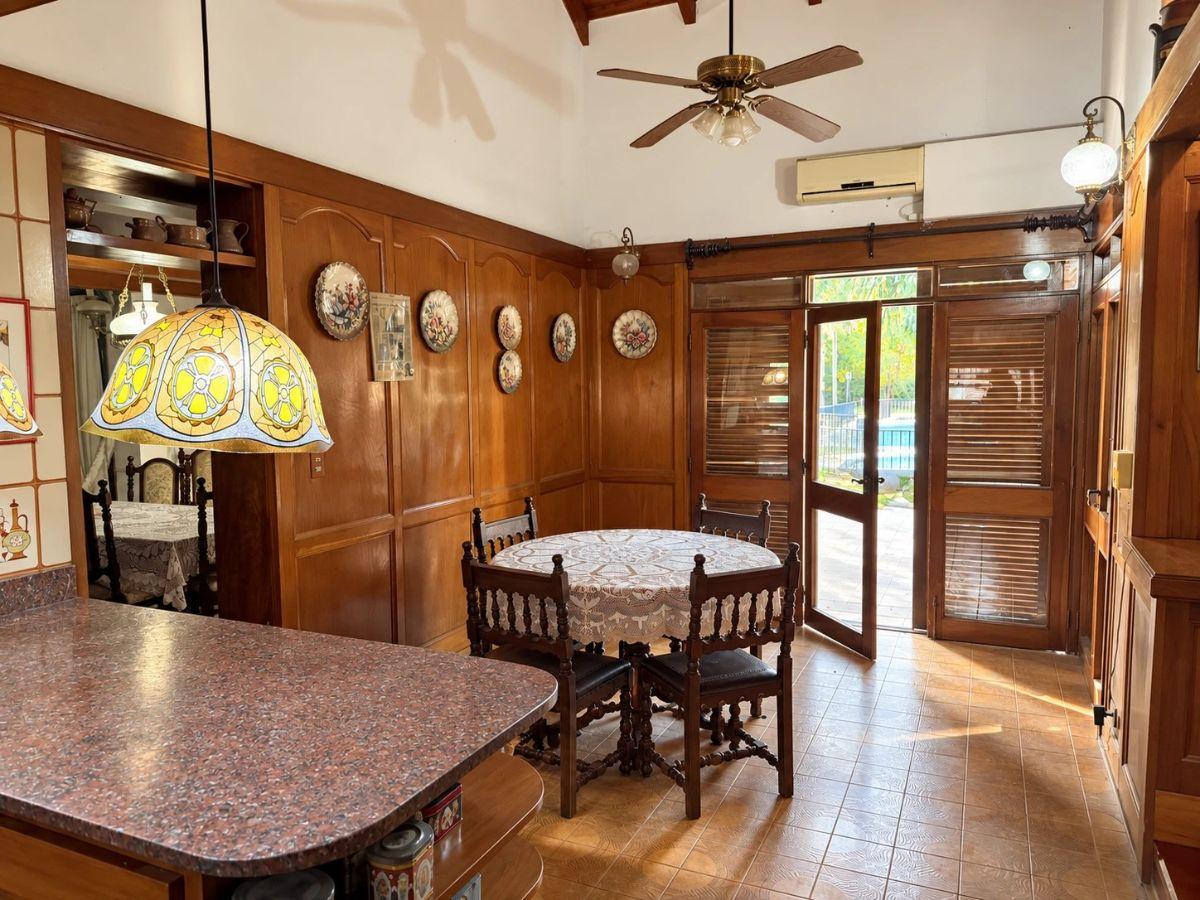 Foto de Casa estilo chalet de 5 dormitorios en lote de 1.424 m² en Funes, imagen 5