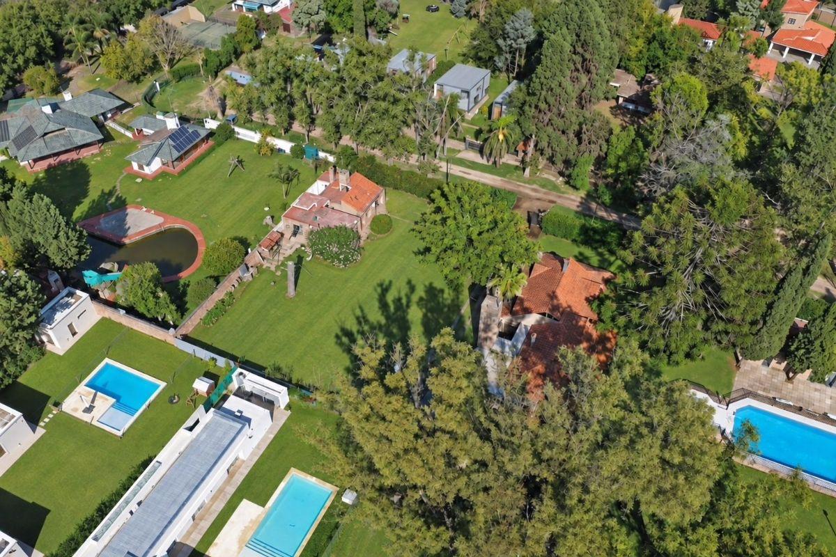 Foto de Casa a reciclar de 2 dormitorios en lote de 1.233 m² en Funes, imagen 2