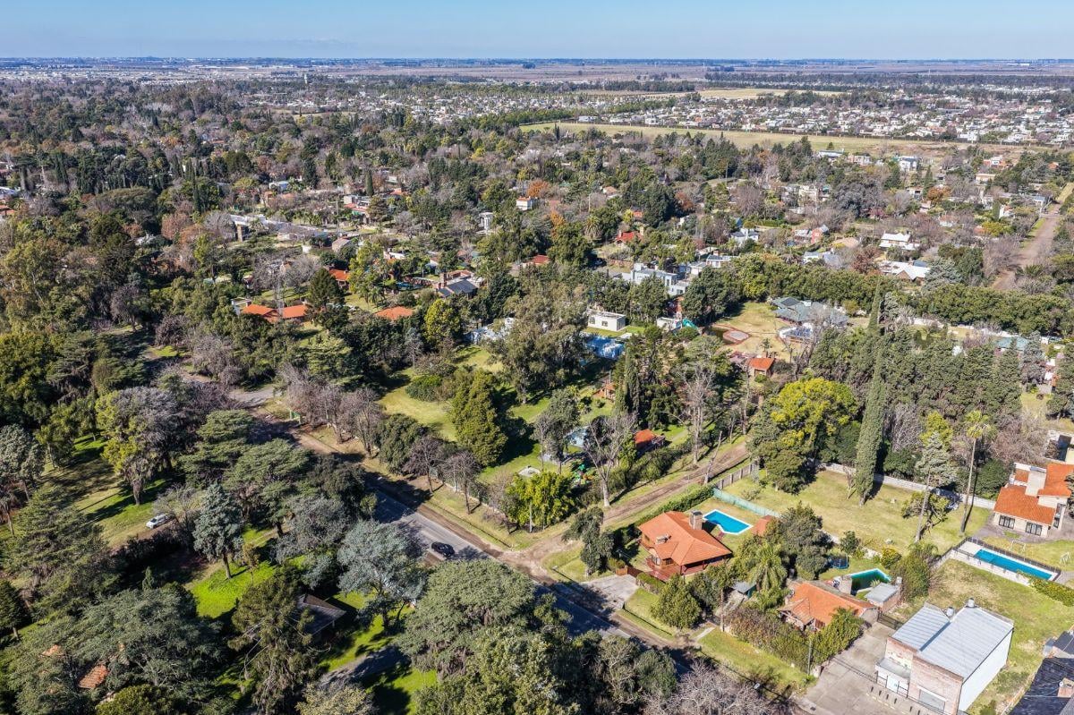 Foto de Lote baldío de 900 m² sobre Federación a metros de Ruta 9, Funes, imagen 3