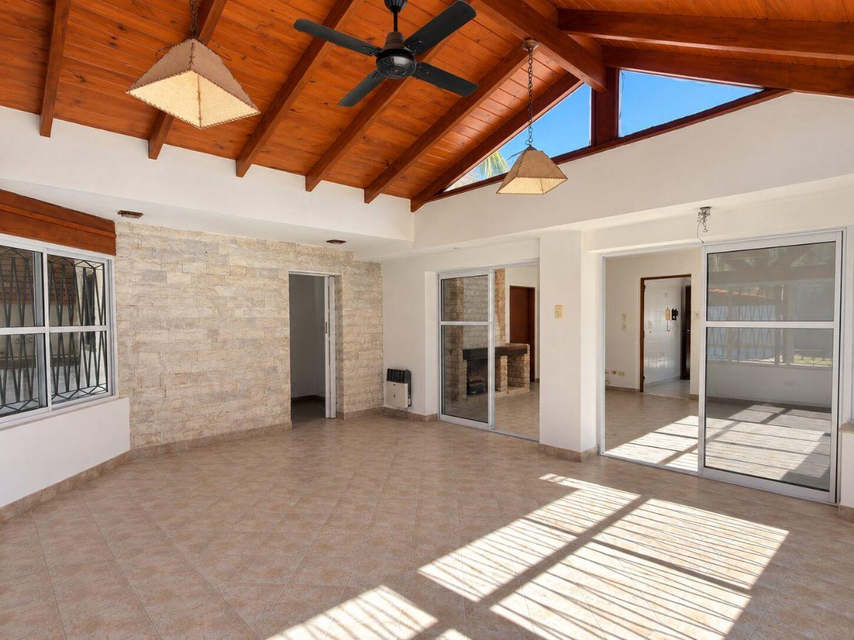 Foto de Casa en venta de 2 dormitorios con pileta en Los Troncos, Funes, imagen 5