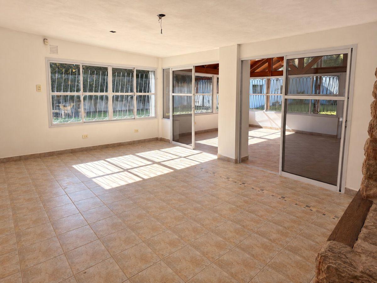 Foto de Casa en venta de 2 dormitorios con pileta en Los Troncos, Funes, imagen 2