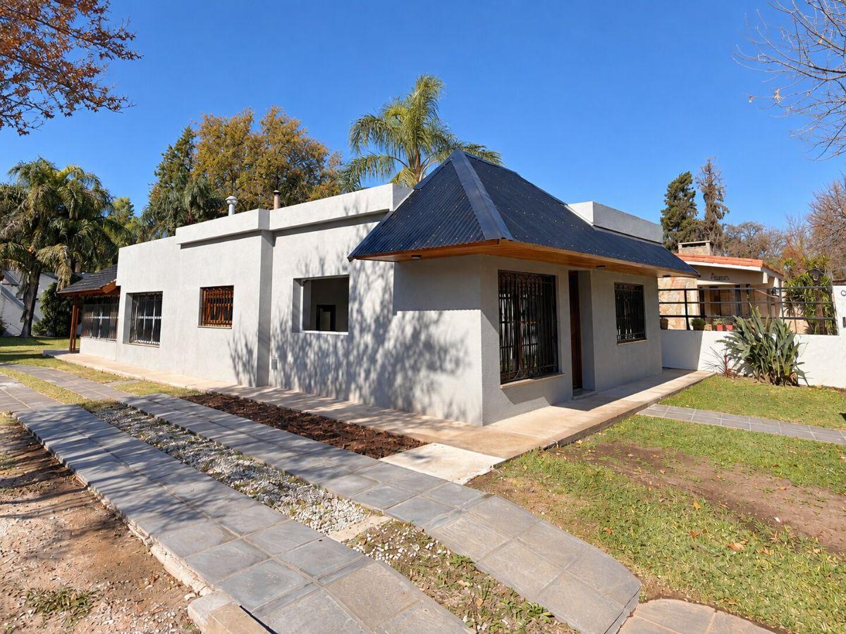 Foto de Casa en venta de 2 dormitorios con pileta en Los Troncos, Funes, imagen 1