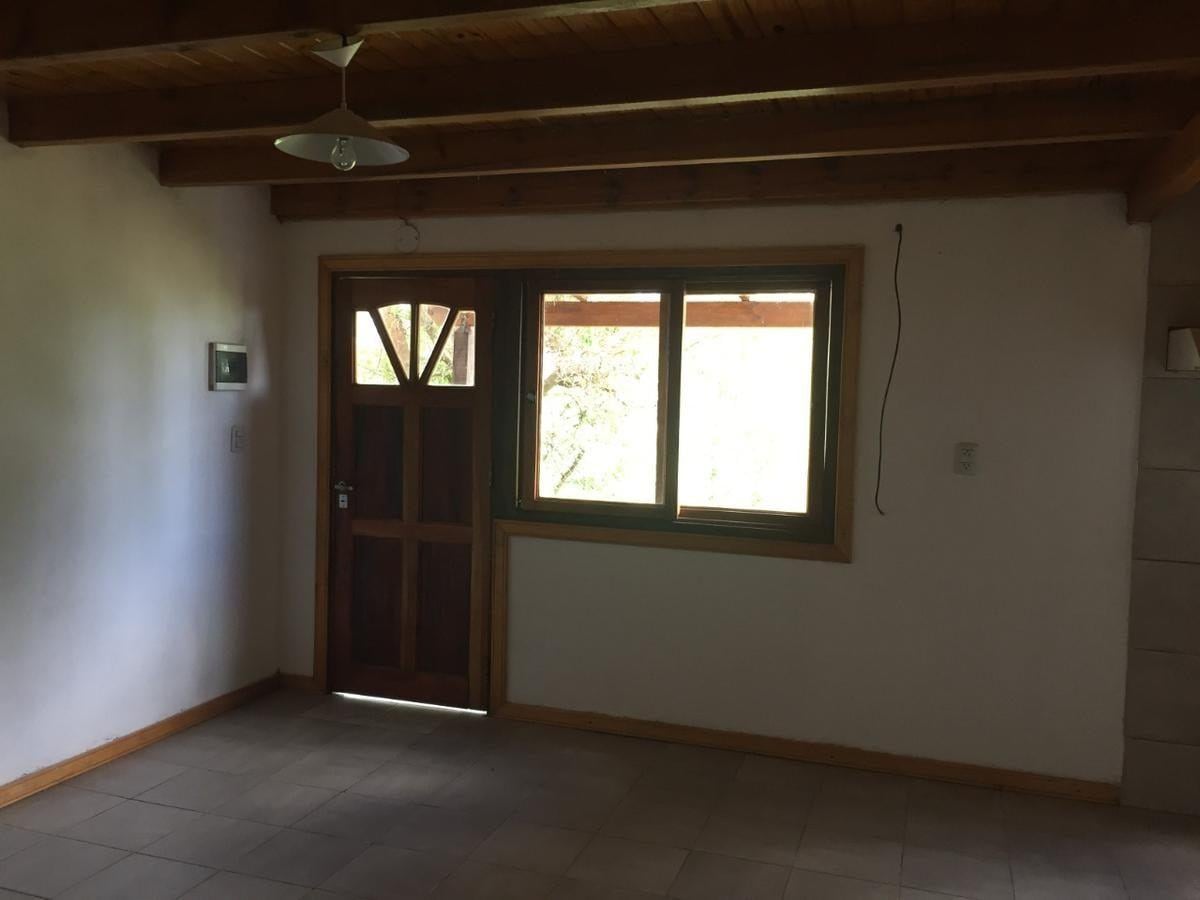 Foto de Casa de 1 dormitorio con galería y parque en alquiler, Roldán, imagen 5