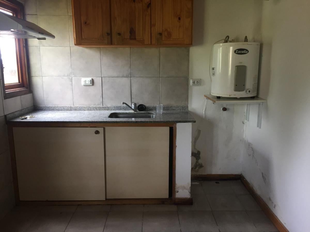 Foto de Casa de 1 dormitorio con galería y parque en alquiler, Roldán, imagen 2