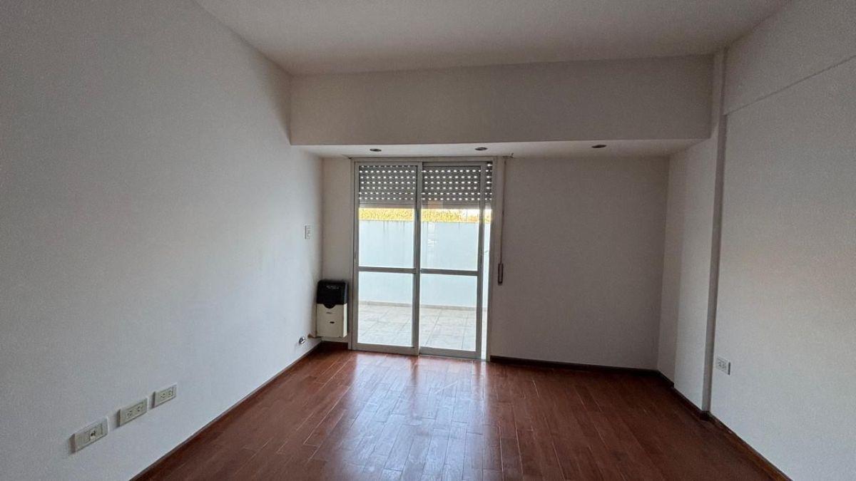 Foto de Departamento de 2 dormitorios con balcón y terraza, imagen 3
