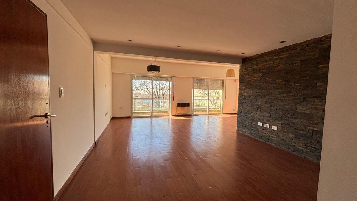 Foto de Departamento de 2 dormitorios con balcón y terraza, imagen 1