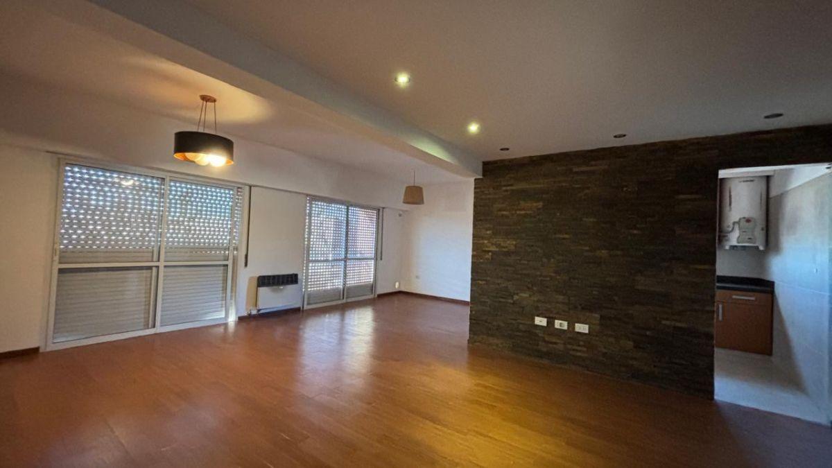 Foto de Departamento de 2 dormitorios con balcón y terraza, imagen 2