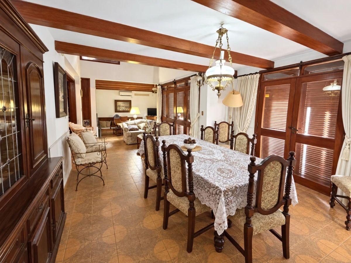 Foto de Casa estilo chalet de 5 dormitorios en 2.546 m² (2 lotes) en Funes, imagen 2