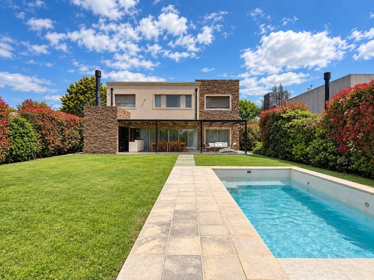 Foto de Casa en venta de 4 dormitorios con pileta en Aguadas, Funes, imagen 2